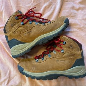 Columbia Newton Ridge Plus Waterproof Hiking Boot, size 8
